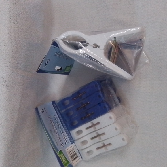 NIB Set of 6 count Jumbo Plastic & 100 hardwood clothespins with CEDAR Hangers - Picture 3 of 16